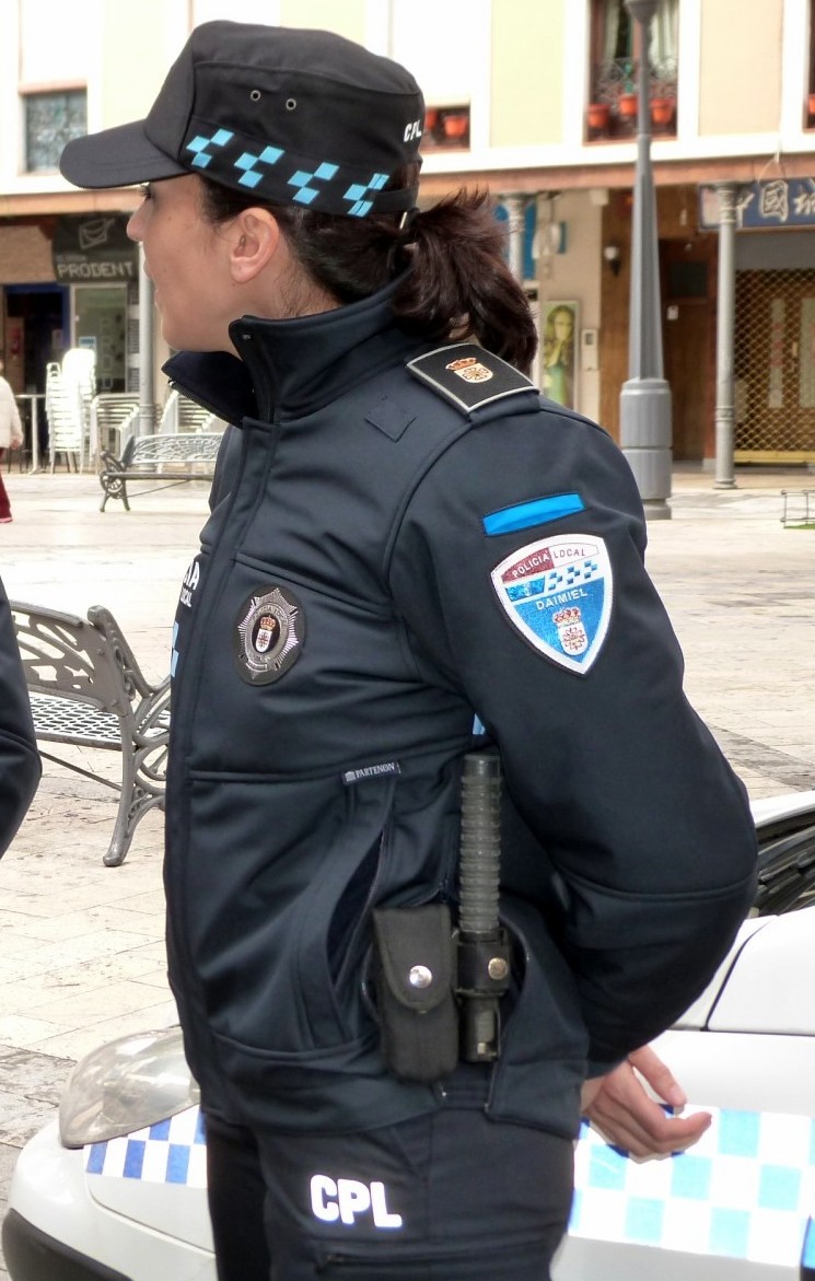 POLICIA FEMENINA